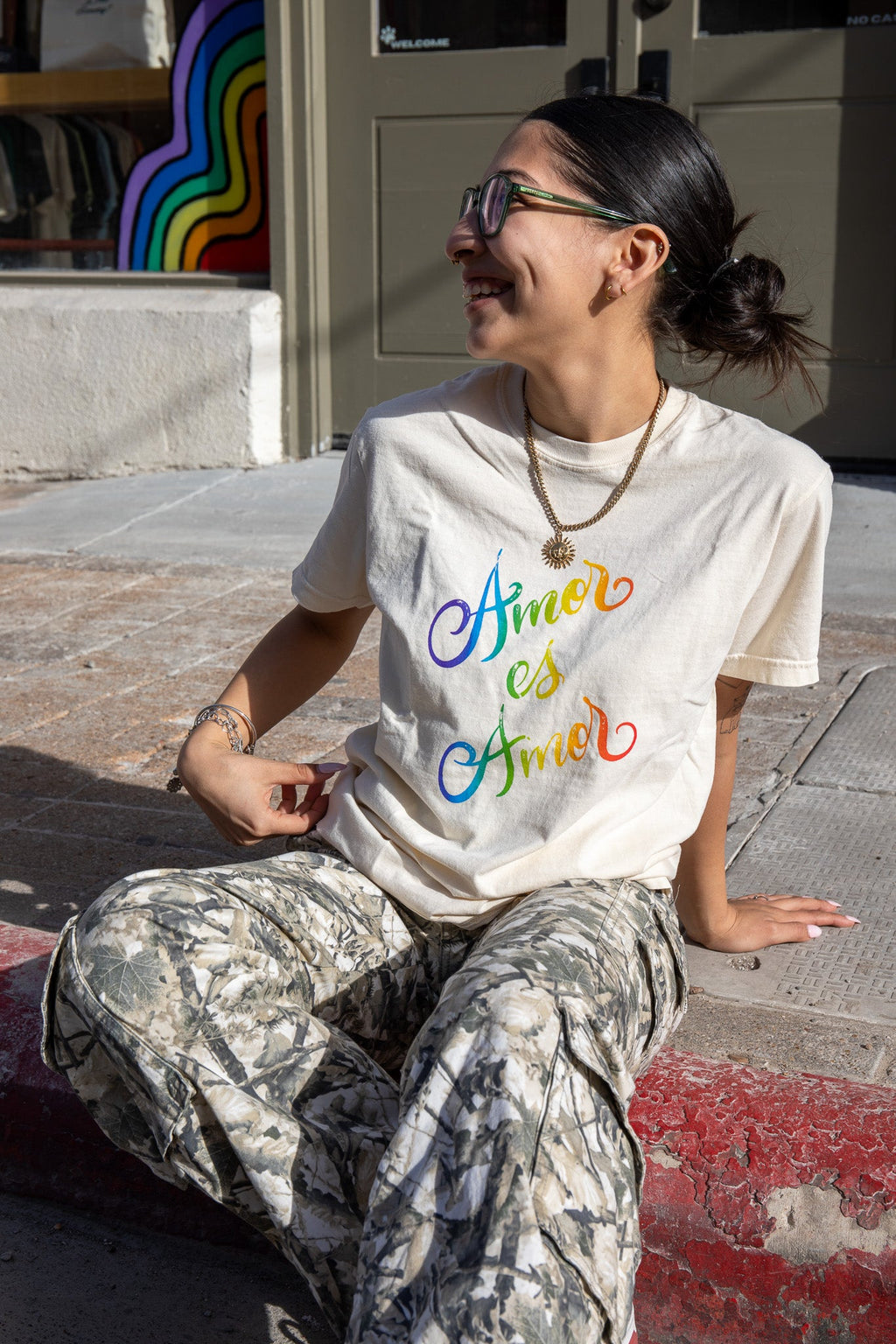 Amor Es Amor Rainbow Tee